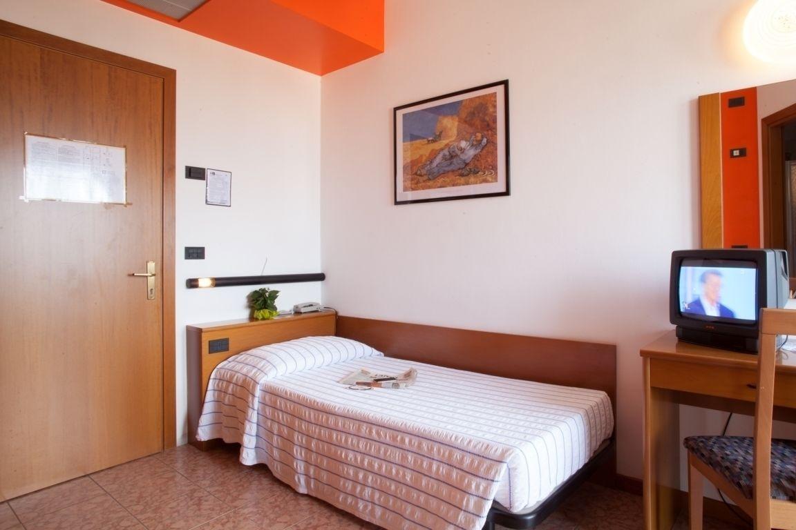 Hotel Pace Тори дел Бенако Екстериор снимка