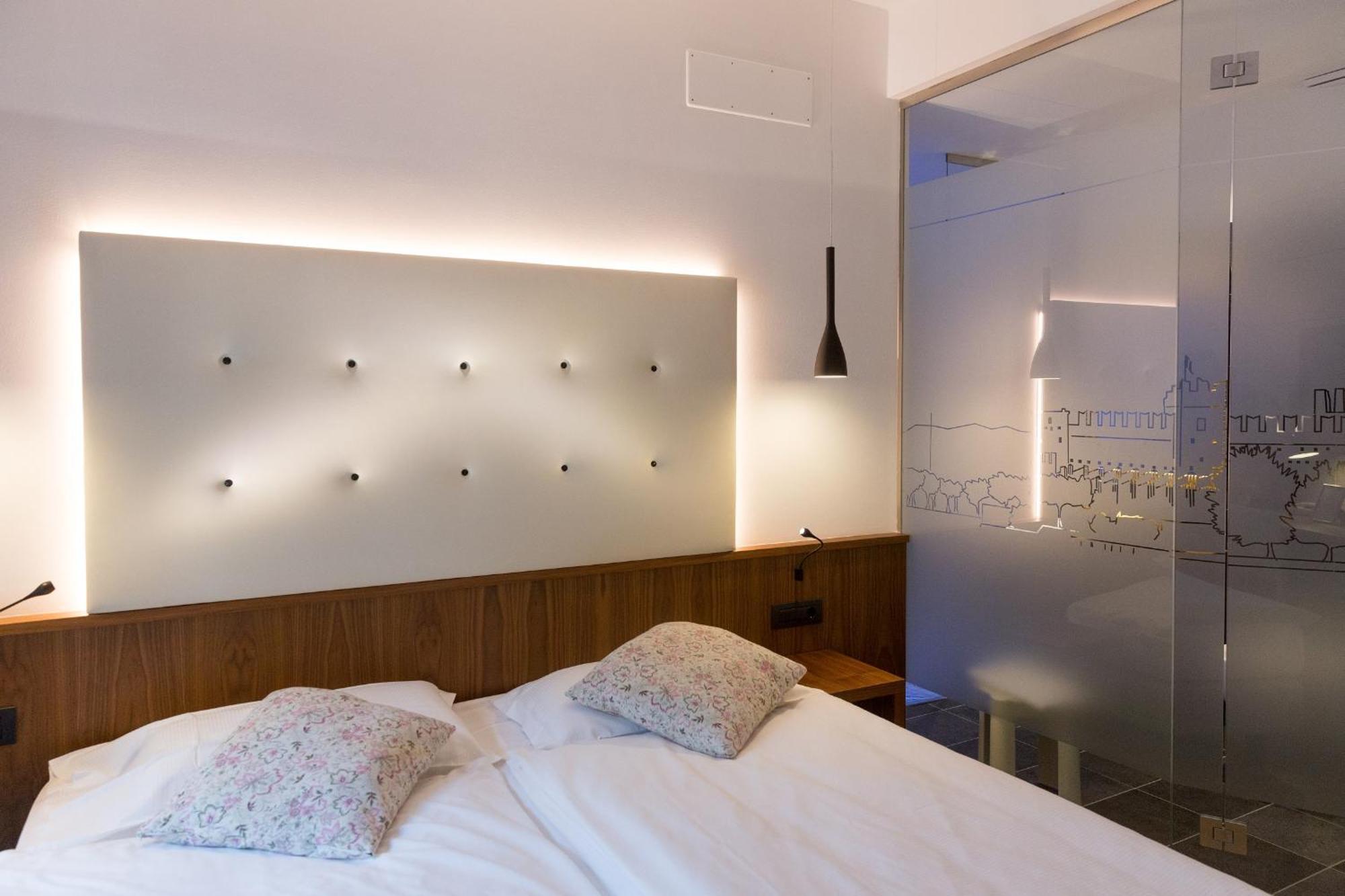 Hotel Pace Тори дел Бенако Екстериор снимка