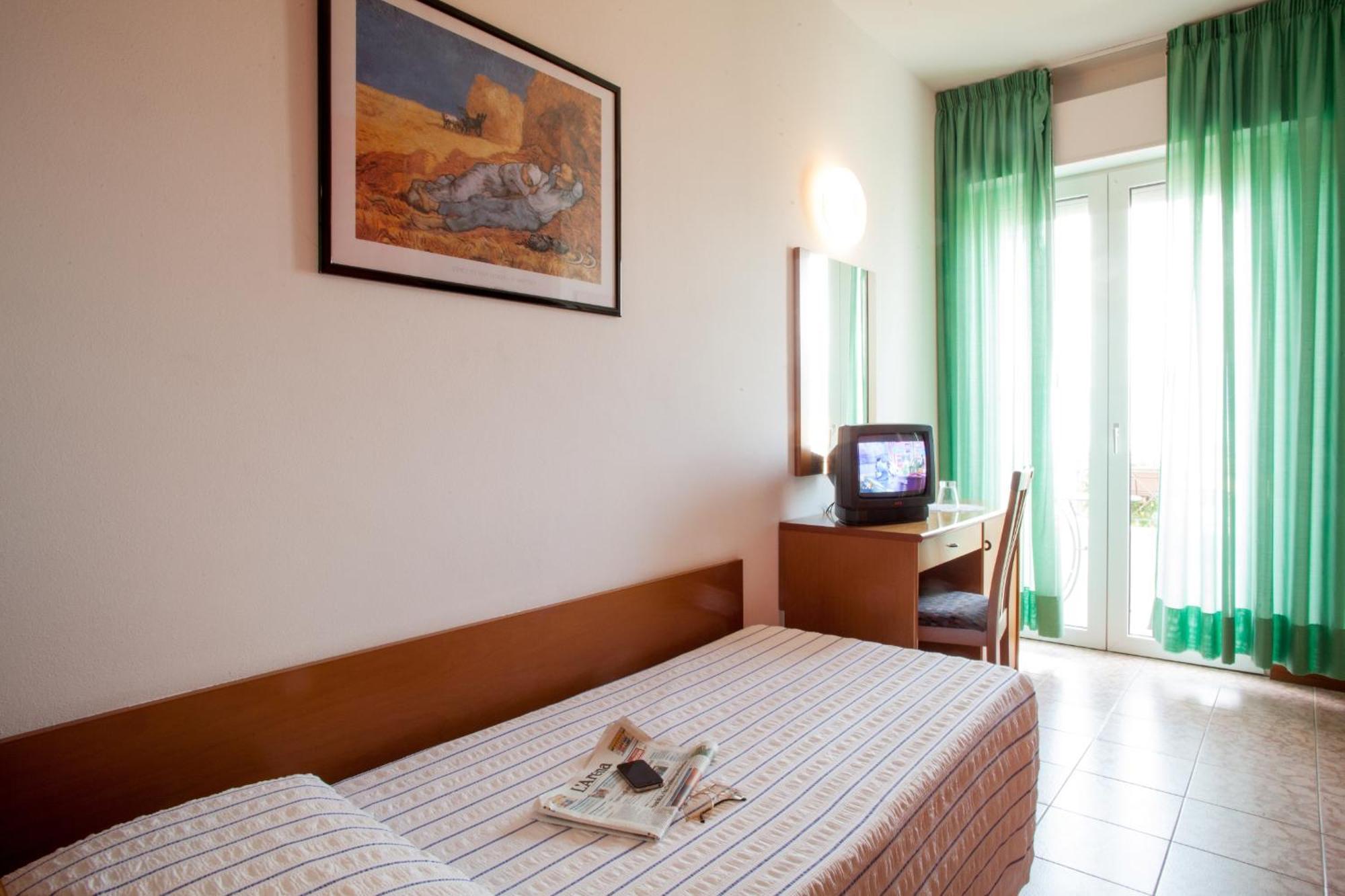 Hotel Pace Тори дел Бенако Екстериор снимка