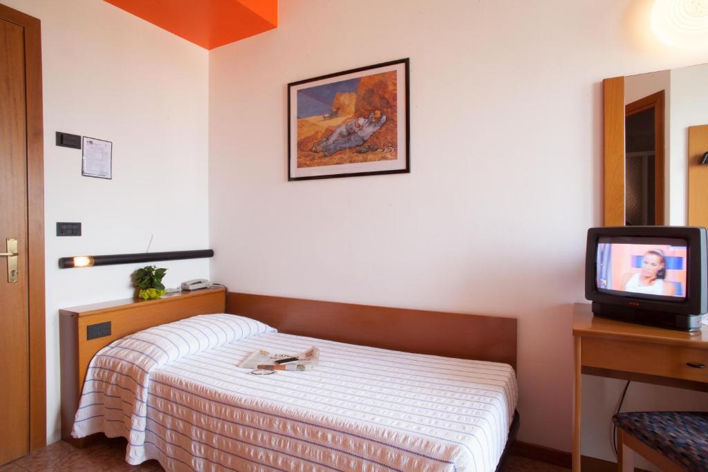 Hotel Pace Тори дел Бенако Стая снимка